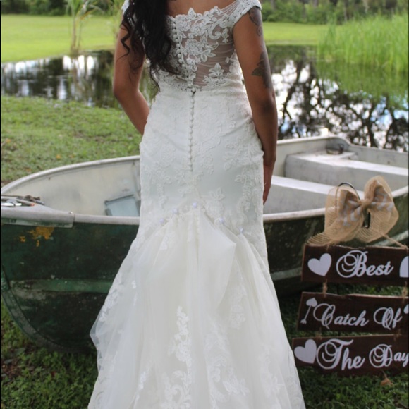 Wedding dress - Picture 2 of 5